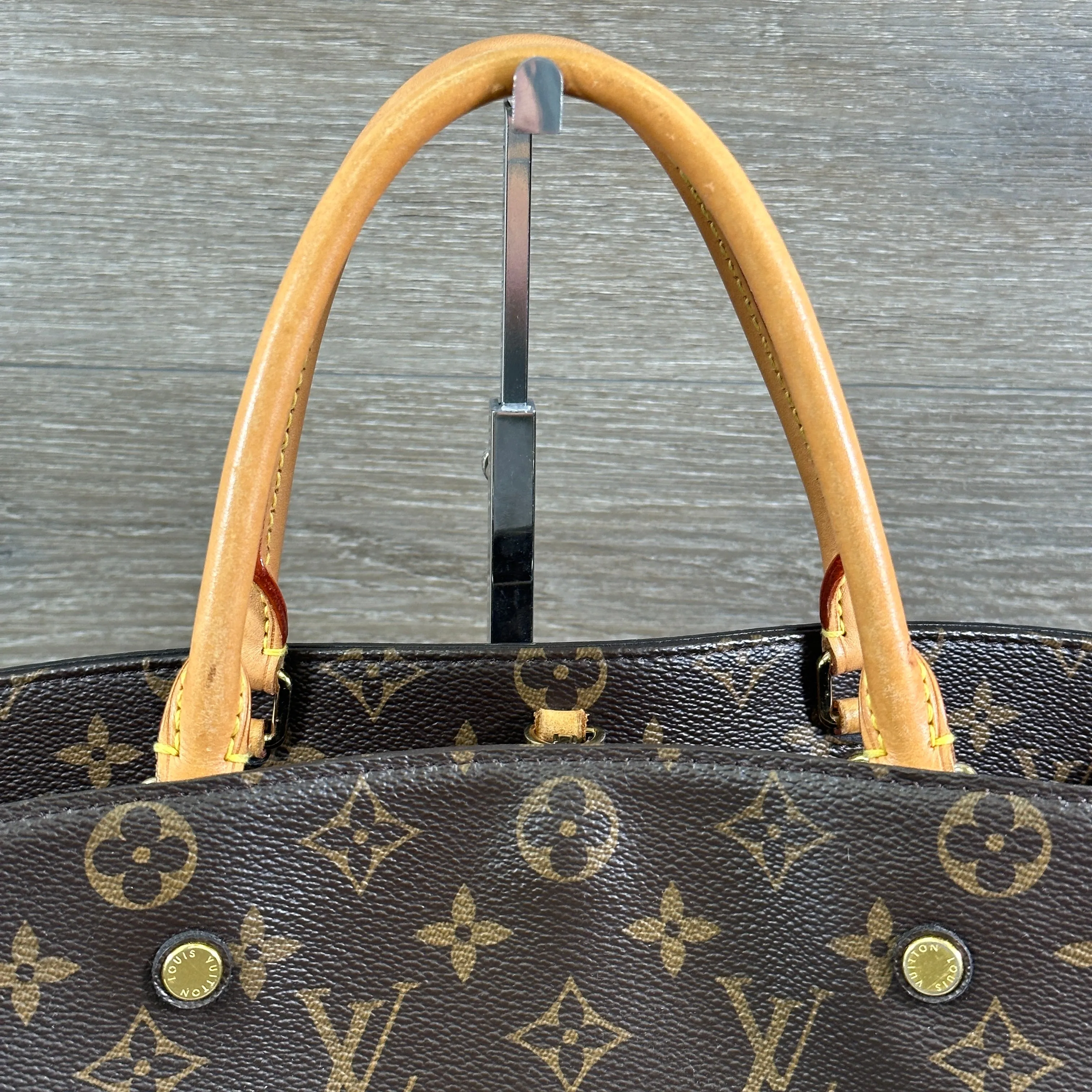 Louis Vuitton Montaigne MM